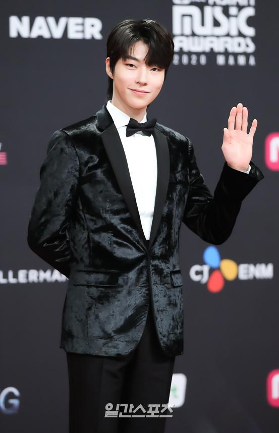  Actor Hwang In-yeop poses during the 2020 Mnet Asian MUSIC Awards (Mnet Asian Music Awards) red carpet event on Counter-Strike Online on the afternoon of June 6.2020 MAMA will be broadcast live on Mnet and Olive simultaneously in Korea, and live on channels and platforms in Asia, such as Mnet Japan and tvN Asia, as well as through youtube Mnet K-POP and KCON official channels.  < Photo=Courtesy of CJ ENM>