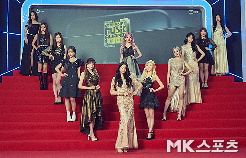 The 2020 Mnet Asian Music Awards (2020 MAMA) red carpet event was held on the afternoon of June 6.Izone is attending MAMA.