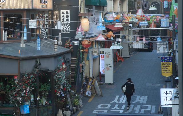 7일 오후 서울 용산구 이태원 세계음식거리가 한산한 모습을 보이고 있다. 뉴시스
