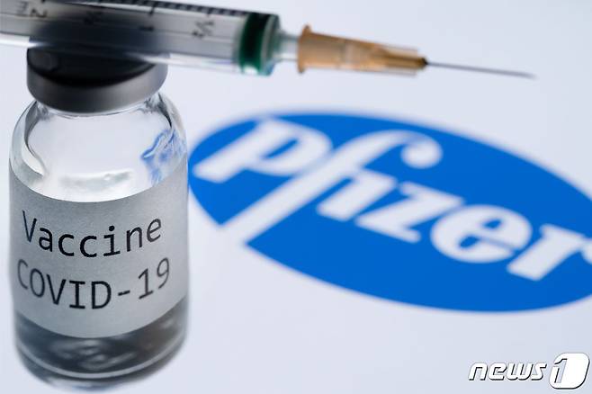 미국 제약사 화이자와 독일 바이오엔테크가 개발한 코로나19 백신. © AFP=뉴스1