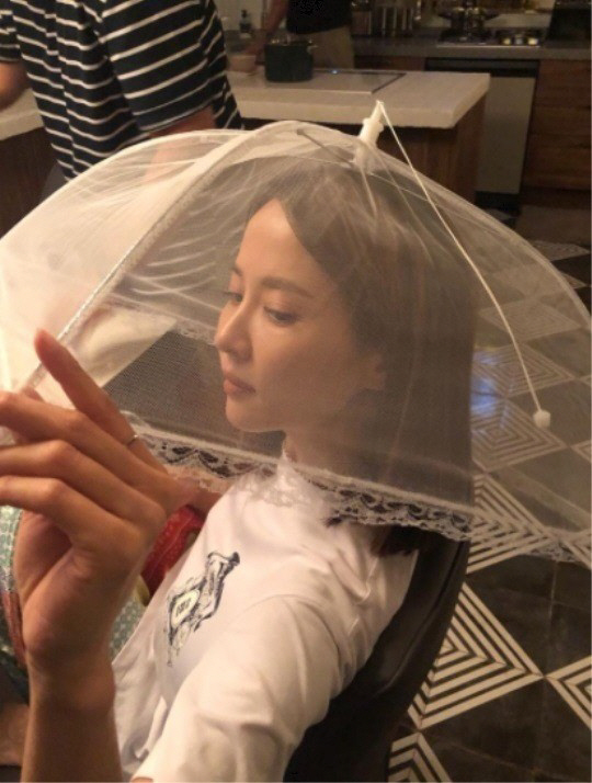 Cho Yeo-jeong, Man in the Kitchen Cover Turns into a Luxury Hat...Magic of Daily LifeCho Yeo-jeong posted several photos on his Instagram on the 8th, writing I love you, I love you, I love you, I love you, I love you. # Cheyonmeifyoucan #Go Joon # Cho Yeo-jeong # Kim Young-dae # Yeonwoo.In the photo, Cho Yeo-jeong takes a selfie in the waiting room of the Drama set, with a pure yet lovely beauty that catches his eye.In the photo, which was released together, Cho Yeo-jeong is laughing because he is wearing a man in the Kitchen cover on his head and taking an elegant pose.On the other hand, Cho Yeo-jeong is appearing on KBS2 Drama I will die if I cheat.I will die if I cheat is a thrilling marriage drawing by Han Woo-sung, a divorce lawyer who is a married couple who has vowed eternal love but is a playboy from birth, and Kang Yeo-ju, a murder crime fiction writer who horribly kills cheating Husbands.