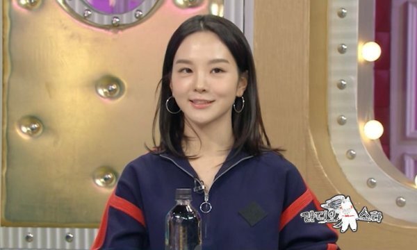 Radio Star Song So-hee, staged trailma appeal paralyzed FeelingsChrysanthemc Song So-hee appears on Radio Star and experiences paralyzed Feelings saying that he suffers from intermittent stage trauma that does not know the cause.Song So-hee, who grew up as the Chrysanthemc goddess in Chrysanthemc Girl, was grinded and polished in a karaoke (?)From rap skills to catching up with girl group TWICE dance, we are going to bring out another charm from Chrysanthemc, which raises expectations.MBC Radio Star (planned by Ahn Soo-young / directed by Choi Haeng-ho), a high-quality talk show scheduled to air at 10:40 p.m. on the 9th, will feature four-member Bobby Kim, dynamic duo Gaeko, Song So-hee, and Show Music Undoubtedly featuring loaders.Song So-hee is a Chrysanthemc who has been walking the path of a singer for 19 years after starting a folk song at the age of five and a folk song at the age of eight.It started to attract attention early on with its cute appearance and unusual talent, and it is called Chrysanthemc Girl and is loved by a great deal.Song So-hee said he had minimized his schedule to be faithful to his school life while entering college, and said he is preparing for active activities with the fact that he graduated from college this year.Song So-hee, who grew up as a Chrysanthemc in the mountains during the vacation, was attracted to the spotlight with Chrysanthemc Girl and was attracted to many temptations (?Im telling you that Ive experienced a trot, especially since Ive been offered a Trot Contest due to the recent trot fever, and Im also honest about my thoughts about other genre challenges.In addition to the frank charm of Chrysanthemc Song So-hee, you can also see the fresh and youthful 20s Song So-hee.Song So-hee, who usually likes rap, reveals his rap skills that he has polished in karaoke in front of showtime money producer Gaeko.Gaeko said, I was good, but the necklace is .. He turns into a producer mode and evaluates Song So-hees rap.In addition, TWICE dance cover, which can be published in the girl group dance textbook, will make the atmosphere of the scene pleasant, and the anecdote with the comment of Song So-hee XX Pocha Witness Story will be released to the anonymous community of college students when they were in college.The show aired at 10:40 p.m. on the 9th.MBC Radio Star