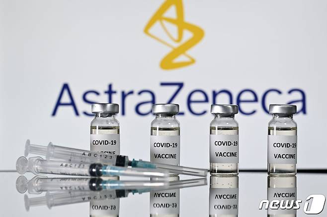 영국 아스트라제네카가 옥스퍼드대학과 함께 개발한 코로나19 백신 이미지. © AFP=뉴스1