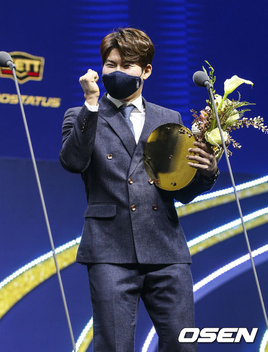 [OSEN=사진팀] 2년 연속 골든글러브를 수상한 NC 박민우(타율 4위, 출루율 8위)/ photo@osen.co.kr