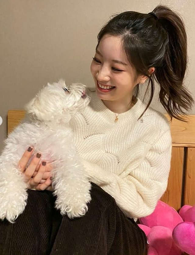 TWICE Dahyun, Pet Ahri and Friendly One Time...Simmung SmilingGroup TWICE Dahyun had a friendly time with Pet.On the 14th, TWICE official Instagram said, When I was chatting, I had an once to show Ahri pictures.It is fun to talk to Once too. In the photo, Dahyun is posing with a cute Pet Ahri, growing hairy.Dahyun, dressed in ivory knit as if she were colored with Ahri, smiles at Ahri and kisses Ahri with a disposable coffee cup.Dahyuns skin, with ponytail hair, is as white as Ahri.The netizens responded to We are pretty tofu, It is cute in grace, I love you.On the other hand, the group TWICE, which Dahyun belongs to, will release a new song Cry for ME on the 18th.Photo TWICE Official SNS