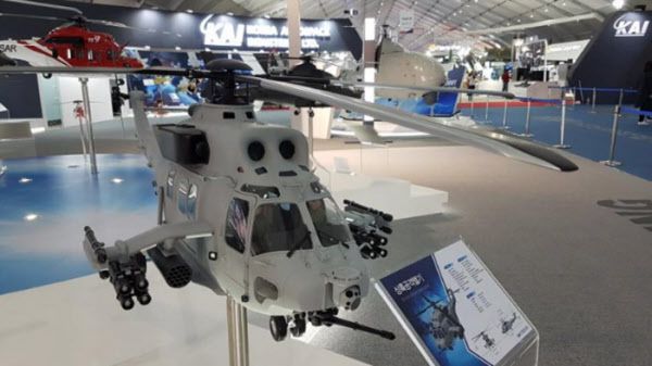 지난해 10월 2019 ADEX(서울에어쇼)에서 공개된 마린온 무장형 헬기 모형. 기관포와 로켓, 공대지 미사일 등으로 무장하고 있다.