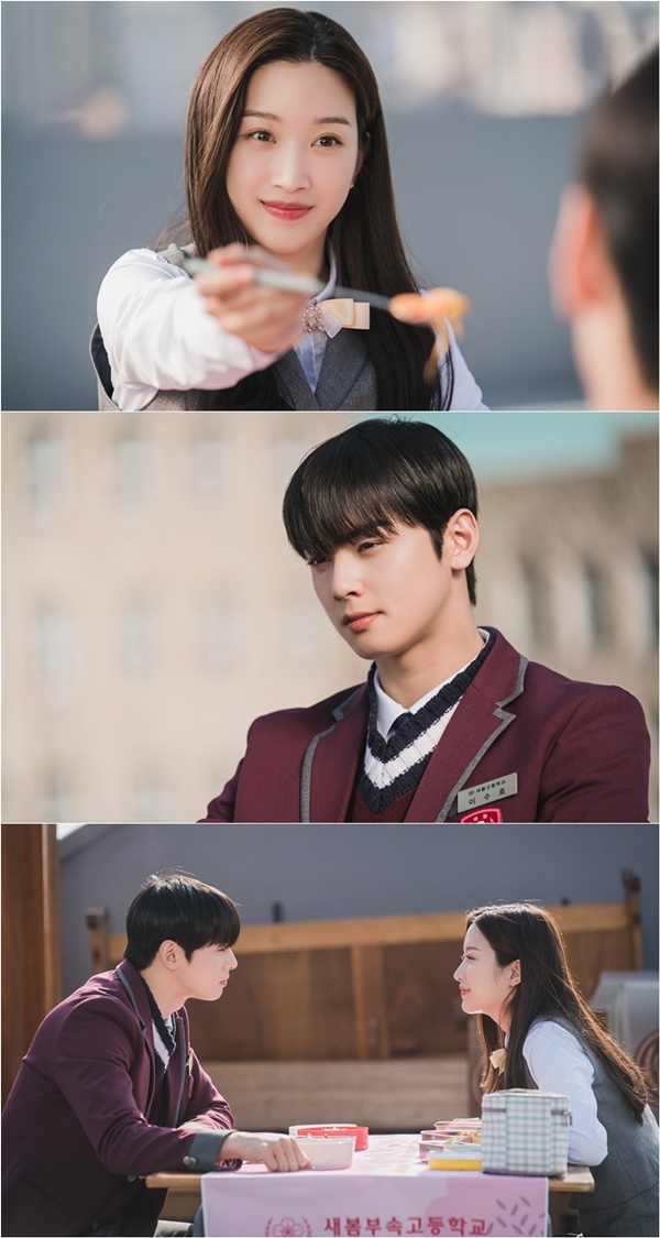 Goddess Gangrim Moon Ga-young and Cha Eun-woo capture Sulm ExplosionTVN Goddess Gangrim Moon Ga-young and Cha Eun-woos sweet rooftop Pignik Date are captured and raise the thrilling index.TVN Wednesday-Thursday evening drama Goddess Kanglim (playplayed by Lee Si-eun, director Kim Sang-hyup) is a romantic comedy that recovers self-esteem by meeting Suho, who has a complex appearance and has a goddess through toilet and a scar with her mother.The combination of actors who digest the character 200%, chemistry, and sensual production made the clowns of viewers shake from the first week of broadcasting.In the last episode of Goddess Kangrim, pink air currents began to flow between the makeover goddess Im Ju-kyung and the cold-hearted man Suho, raising his heart rate.In particular, Suho, who did not care about the existence of the second episode, has become a savior for the goddess, who is in danger of being caught in the face of the people, and has made the hearts of viewers pound and raised expectations for future romance.Among them, Moon Ga-young and Cha Eun-woo, who enjoy Picnik Date, are unveiled and attract attention.Two of the two people sitting on the roof with a lunch box on the roof make the love cell wriggle.Especially, Moon Ga-youngs lovely expression, which gives food to Cha Eun-woo and smiles refreshingly, makes the corners of the viewers ascend.Cha Eun-woo also looks gently smiling.Moreover, two shots of Moon Ga-young and Cha Eun-woo, who are leaning over each other with the table between them, make the heart beat.I am curious about whether there will be a change in relationship between the two.TVNs Goddess Kangrim production team said, In the third episode broadcast on the 16th, Cha Eun-woos ice-like mind begins to melt gradually to Moon Ga-young, and the relationship between the two will fluctuate.I hope youll find Moon Ga-young and Cha Eun-woo stories that will make the hearts of viewers go wild.On the other hand, TVN Wednesday-Thursday Evening drama Goddess Gangrim episode 3, based on the popular webtoon of the same name, will be broadcast at 10:30 pm on Wednesday night, 16th.