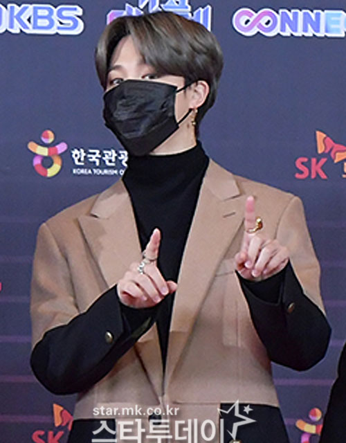 Singer BTS (BTS) is on the red carpet as he attends the 2020 KBS Music Festival at kbs new building in Yeoewo, Seoul, on the afternoon of 18 June.The 2020 KBS Music Festival stars Tou Tshin, Taemin, Polkim Kim, Kim Yeon-jae X Sulundo, NCT, and Jesse X Jackson, while Tou eastern shingi Yun-ho Yun-ho, Astro Cha Eun-woo, and actor Shin Yee-eun-eun have played MC.  < Photo By = KBS>