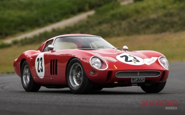 1962 Ferrari 250 GTO Sold by RM Sotheby's for $48,405,000 (약 531억8741만 원) 1962년 섀시넘버 3413의 이 오리지널 머신은 새로운 소유권 이전이 이루어지기 전에 20개의 레이스에서 모두 완주하며 성공적인 레이스 경력을 즐겼다.  