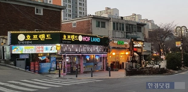 지난 19일 서울 마포구 음식점 거리의 모습./사진=이미경 기자