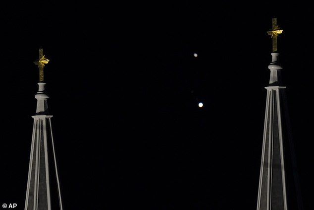 미국 캔자스 주에서 촬영된 목성 ·토성 대접근 우주쇼(사진=AP 연합뉴스)