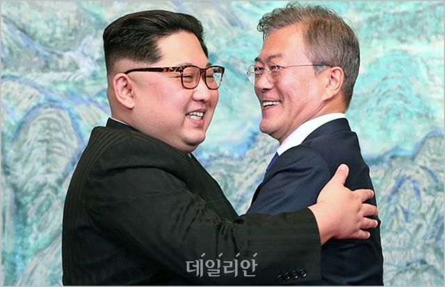 문재인 대통령과 김정은 북한 국무위원장(자료사진) ⓒ한국공동사진기자단