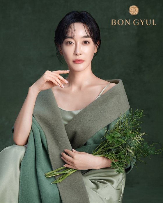 Actor Kim Hye-eun was selected as the model of the Life Beauty Company AEKYUNG Industry Oriental Skin Cure Brand.AEKYUNG Industry said on the 29th day, Brands Korean image and Kim Hye-euns elegant and elegant image are well matched with the brand concept, so Kim Hye-eun was selected as Model. Kim Hye-eun boasts a transparent Skins and appearance.In the future, Kim Hye-eun will work with various brand communication that the main body pursues. Kim Hye-eun has left a deep lull in the drama JTBC Elegant Friends as a hard-liner who solves all conflicts with love.The colorful charm and distinctive clear and clean Skins make the newly released mugwort curer sheet stand out, and the model is attracting anticipation for his performance.The main purpose is to prescribe natural ingredients found in Koreas nature to suit the Skins of modern people, and to find the original Skins light as a brand that finds the beauty of Skins as well as the Skins calm.