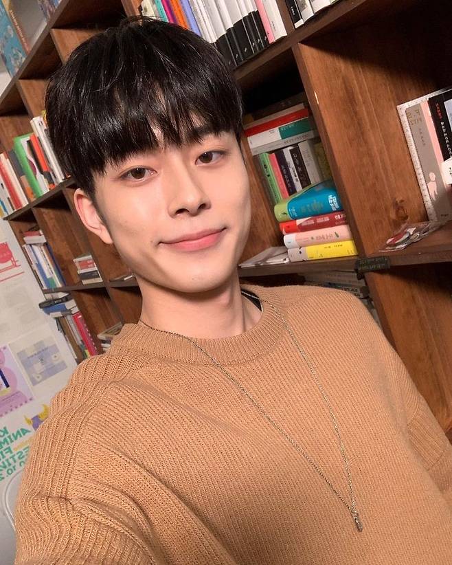 Singer and Actor Yu Seon Ho has been in the mood.Yu Seon Ho told the Personal Instagram on December 29: Did you see #Yu Seon Ho Piano well? Its not long before this year.I look at it. Yu Seon Ho in the public photo is smiling and taking a selfie, especially when he is embarrassed to cover his face with a book.Meanwhile, Yu Seon Ho will appear in JTBCs new drama Undercover, which will be broadcast in the first half of 2021.Undercover is a story about the Ahn Ki-bu agent who has been hiding his identity for a long time and a human rights lawyer who became the first air defense chief for justice. It features a large number of active actors such as Ji Jin-hee, Kim Hyun-joo, Yeon Woo-jin, Huh Jun-ho and Jung Man-sik.