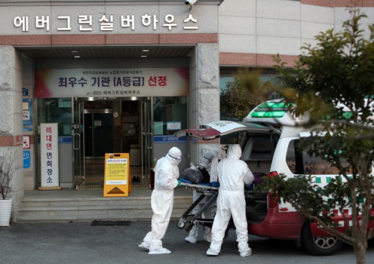 On December 22, at a care facility in Buk-gu, Gwangju, a COVID-19 patient is being transported to a hospital. Sixteen people contracted the virus here and one died. Yonhap News