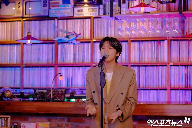 On the afternoon of the 6th, Singer Jeong Se-woons first music album 24 PART 2 release concert was broadcast live online.Jeong Se-woon, who attended the event, is showing the stage.