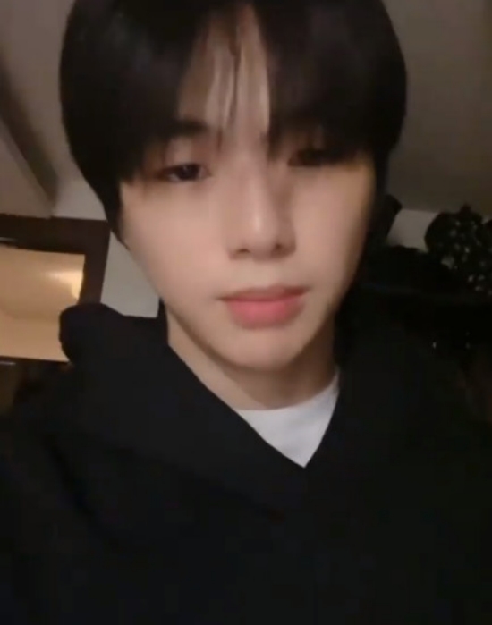 On the 6th, Kang Daniel Instagram posted a video with the article # Eye # Angel Making.In the video, there is a picture of Kang Daniel who makes Top Model in making angels with his eyes.In this video, Kang Daniel lay on the floor with his eyes on the floor and did his best.Thats how the finished-eyed angel was, but Kang Daniel couldnt say, I was definitely trying to make an angel.Kang Daniel, who made a piece that was somewhat far from angels (?), but his watery visuals and Padak streets were enough to be a big gift for fans.Meanwhile, Kang Daniel was the most-voted ticketer in the Idol chart rating rankings in Week 4 (20.12.25–2012.31) in December.In the fourth week of December, Idol charts, which were counted until December 31 last month, Kang Daniel earned 428,771 votes and recorded the highest score for 145 consecutive weeks.Kang Daniel recently participated in the crisis family child support campaign Keep Me, which is being held at the Holt Childrens Welfare Association, and spread good influence by practicing love for neighbors.In LIke, which can measure the size of the actual fandom for the star, Kang Daniel received the most number of 48,637 LIke.