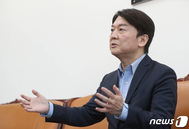 안철수 국민의당 대표가 7일 오전 서울 여의도 국회에서 뉴스1과 인터뷰를 하고 있다. 2021.1.7/뉴스1 © News1 신웅수 기자