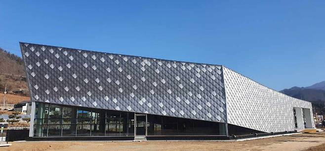 충북 단양군이 조성 중인 민물고기 우량종자 생산시설 전경. 단양군 제공