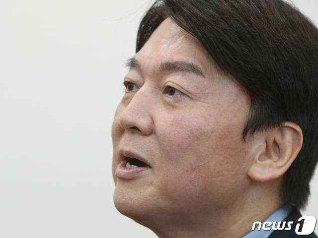 (서울=뉴스1) 신웅수 기자 = 안철수 국민의당 대표가 7일 오전 서울 여의도 국회에서 머니투데이 더300과 인터뷰를 하고 있다. 2021.1.7/뉴스1