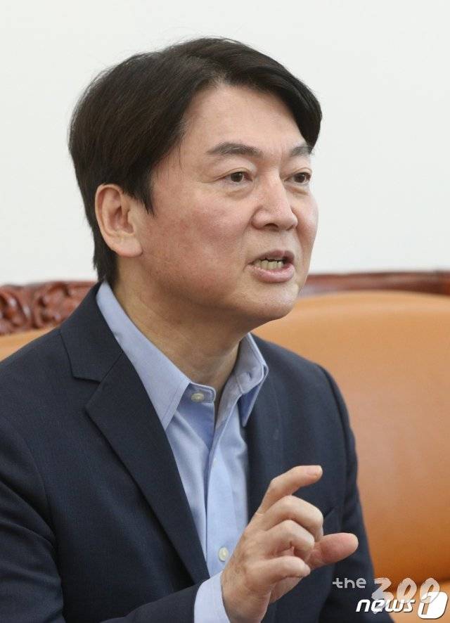 (서울=뉴스1) 신웅수 기자 = 안철수 국민의당 대표가 7일 오전 서울 여의도 국회에서 머니투데이 더300과 인터뷰를 하고 있다. 2021.1.7/뉴스1