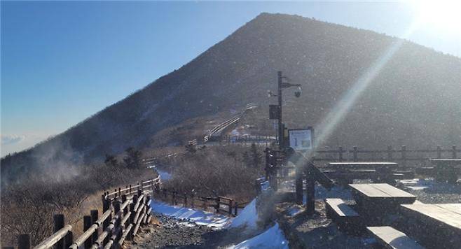7일 오전 영하 29도까지 떨어진 설악산 대청봉 일대. 설악산국립공원사무소 제공