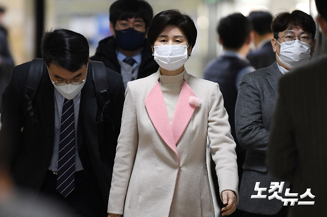 백혜련 법안심사소위원장이 지난 6일 국회에서 열린 법제사법위원회 법안심사제1소위원회 회의에 참석하고 있다. 윤창원 기자