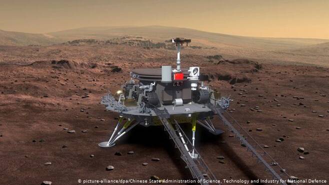 톈원 1호 화성탐사 로보의 모습