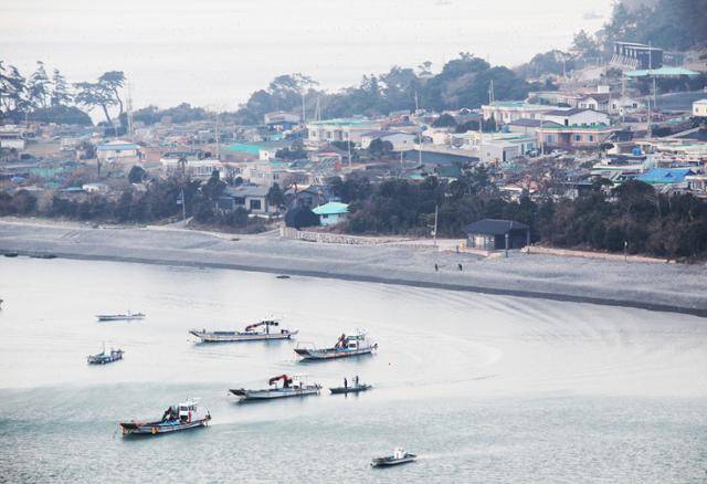 예송리해수욕장은 갯돌이 해변 전체에 깔려 있어 보는 것만으로도 감탄사가 절로 나온다. ⓒ박준규