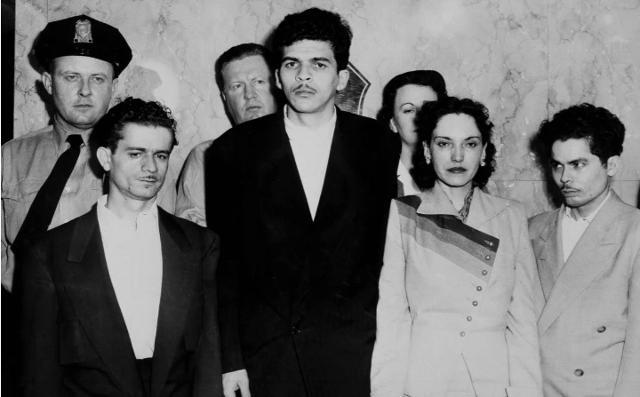 1954년 미국 워싱턴 의사당에서 총기를 난사한 뒤 체포되는 푸에르토리코의 민족주의자들. 로리타 르브론(오른쪽에서 두 번째)이 이들 중 리더였다. AP 연합뉴스