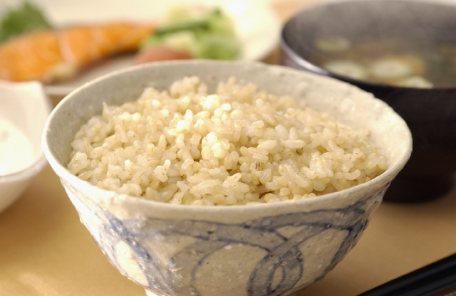 현미밥지을 때 소주를 넣으면 항산화 영양소가 늘어나고 식감이 좋아지는 것으로 알려졌다./사진=클립아트코리아