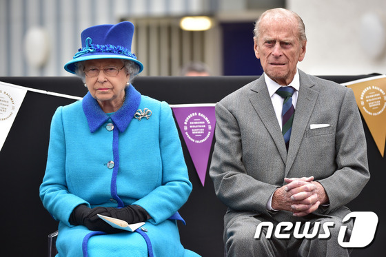 2015년 현재 엘리자베스 2세 여왕과 필립공.© AFP=뉴스1