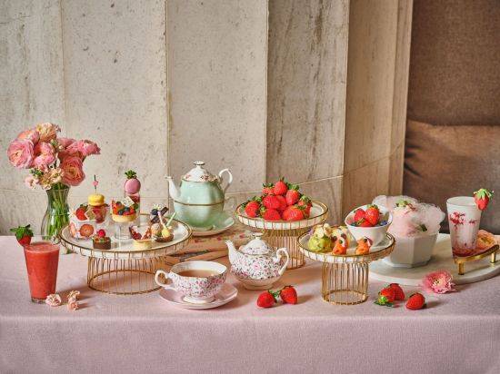워커힐 호텔앤리조트의 딸기 디저트 메뉴