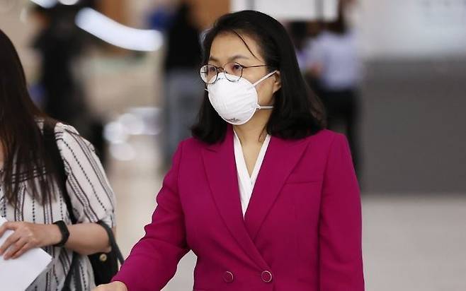 Trade Minister Yoo Myung-hee is seen at Incheon International Airport on Sept. 12, 2020. (Yonhap)