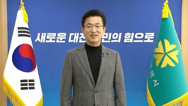 ▲ ‘플라스틱 줄이기 GO! GO! 릴레이’ 참여요청을 받은 허태정 대전시장.