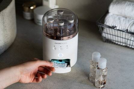 포뮬라리티 토너 패드 메이커(사진=아모레퍼시픽)