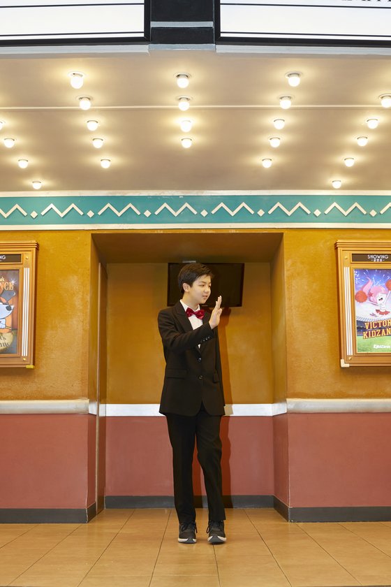 모델 겸 배우 이영이 영화 '바이러스'로 아카데미 시상식 남우주연상 후보에 올랐다. 시상식이 열리는 LA돌비극장에 도착한 모습.