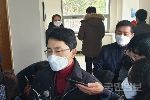 무소속 김병욱 의원이 11일 공직선거법 위반과 관련 재판을 받기 위해 대구지방법원 포항지원에 출석하고 있다. 독자제공