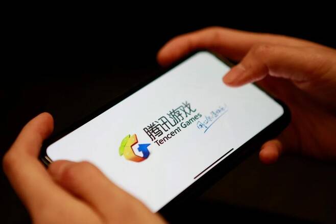 텐센트의 모바일 게임 앱 로이터통신 발행 사진 캡처[재배포 및 DB 금지]