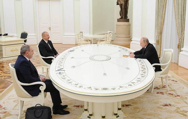 모스크바 크렘린궁에서 만난 러시아-아제르바이잔-아르메니아 3국 정상 [타스=연합뉴스 자료사진]