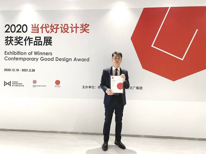 금호타이어가 최근 중국 레드닷 디자인 어워드 시상식에서 본상을 수상했다.(금호타이어 제공)© 뉴스1
