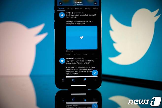 소셜미디어 기업 트위터가 도널드 트럼프 미국 대통령 계정을 영구 정지했다. © AFP=뉴스1