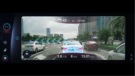 체리자동차 'TIGGO 8 플러스' 차량 주행 중 작동 중인 증강현실(AR) 내비게이션 솔루션 화면.<팅크웨어 제공>