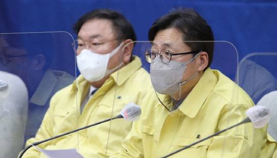 홍익표(사진) 더불어민주당 정책위의장이 지난 7일 국회에서 열린 정책조정회의에서 발언을 하고 있다. <연합뉴스>