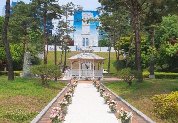 서울 중구가 마련한 공원 야외결혼식장. 사진=중구