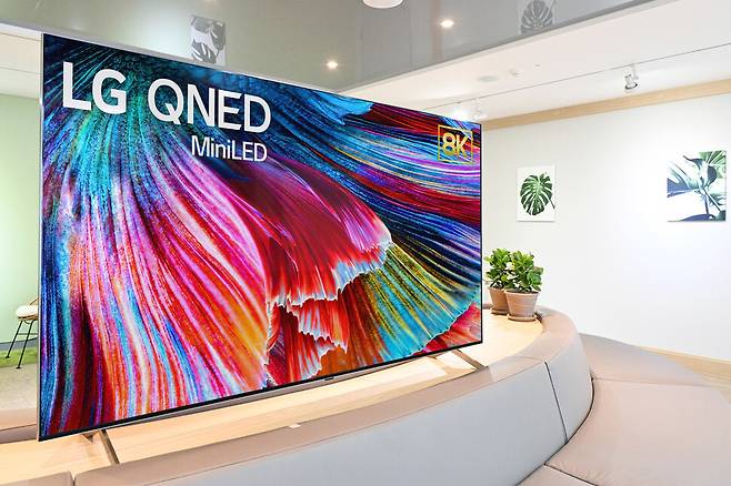 LG전자가 ‘CES 2021’에서 공개한 미니 LED TV 신제품 ‘LG QNED TV’. LG전자 제공