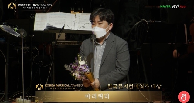 Kang Byung-won, head of musical production agency Live, speaks at the Korea Musical Awards ceremony held on Monday. (Korea Musical Theater Association)