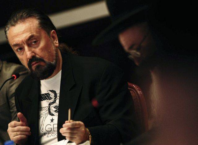 1075년3개월의 징역형을 선고받은 터키 사이비 종교지도자 아드난 옥타르. AP연합뉴스