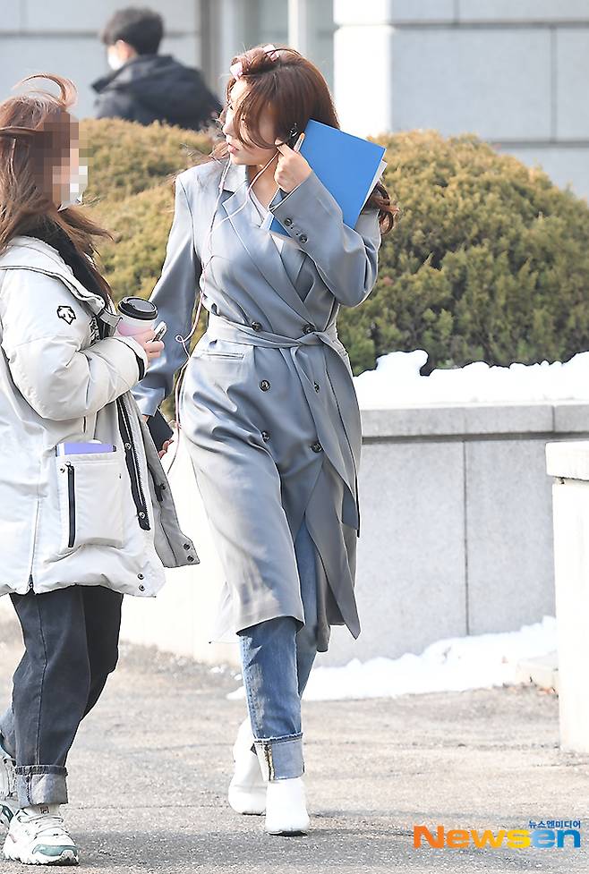 Actor Lee Chae-young is heading to the KBS annex in Yeongdeungpo-gu, Seoul for the broadcast schedule on January 12th.