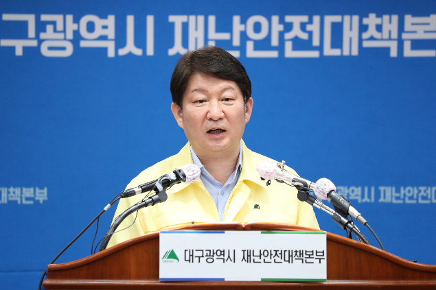 코로나19 브리핑중인 권영진 대구시장. 대구시 제공